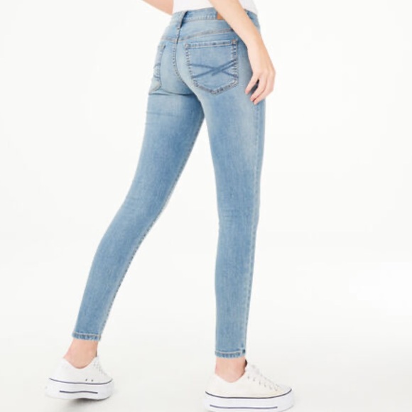 Light Wash Jeggings - Picture 5 of 6